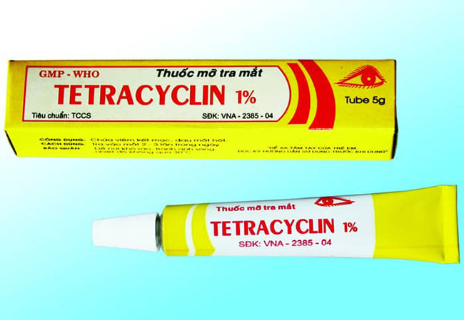 bôi thuốc mỡ tetracyclin sau khi phun môi